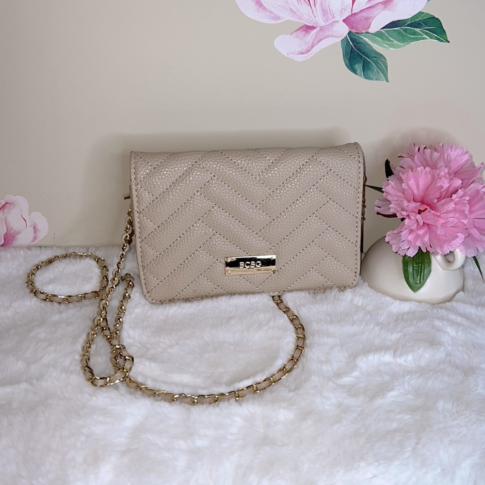 BCBG Paris Crossbody Bag 💕 Beautiful